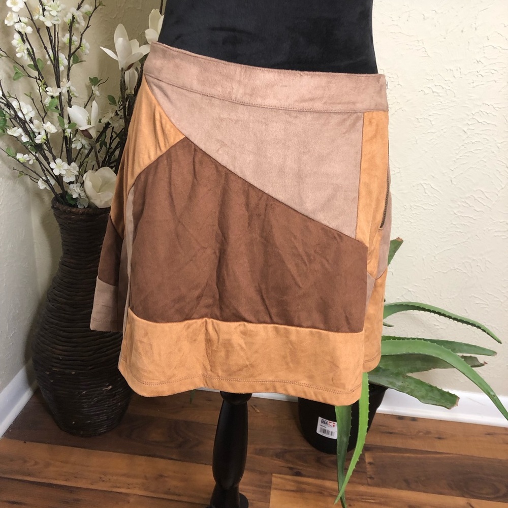 New York & Co Faux Suede Patchwork Mini Skirt 12 - Picture 2 of 6